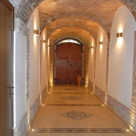 Antica Interamnia Bed & Breakfast Teramo Bagian luar foto
