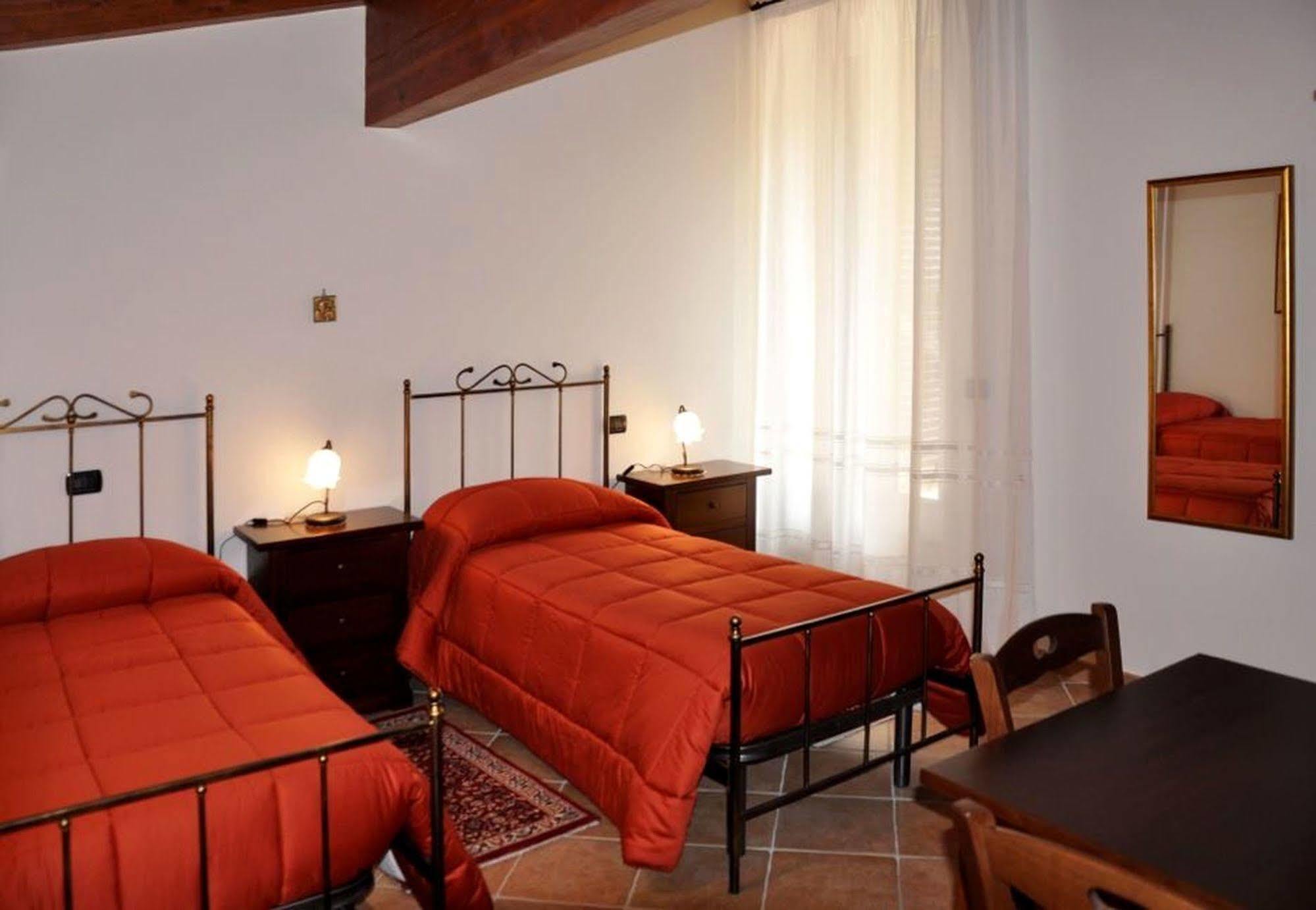 Antica Interamnia Bed & Breakfast Teramo Bagian luar foto